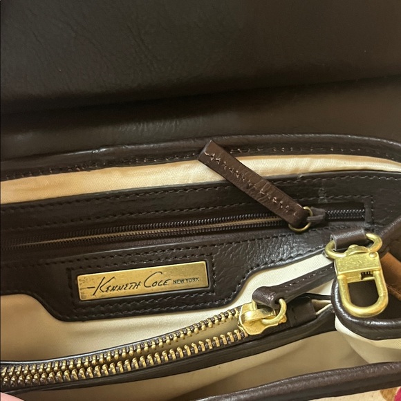 Kenneth Cole Retro Leather purse - Picture 12 of 16
